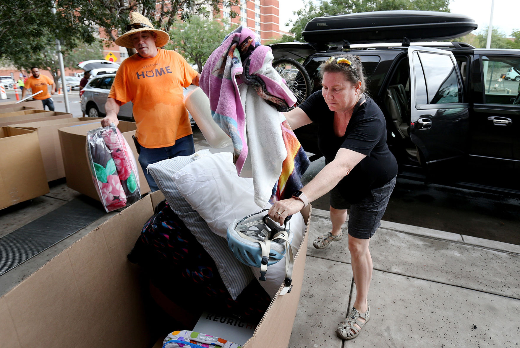 UA dorm move-in day
